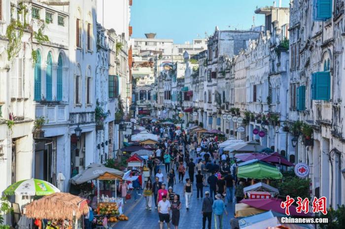 資料圖：圖為?？隍T樓老街游客如織。 <a target='_blank' href='/' >中新網(wǎng)</a>記者 駱云飛 攝