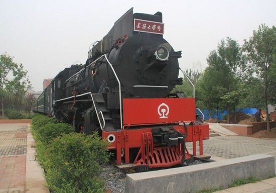 高校校園內(nèi)通火車成全國(guó)首個(gè)校內(nèi)通火車的大學(xué) 網(wǎng)友:校園是得有多大 高校校園內(nèi)通火車成全國(guó)首個(gè)校內(nèi)通火車的大學(xué) 網(wǎng)友:校園是得有多大