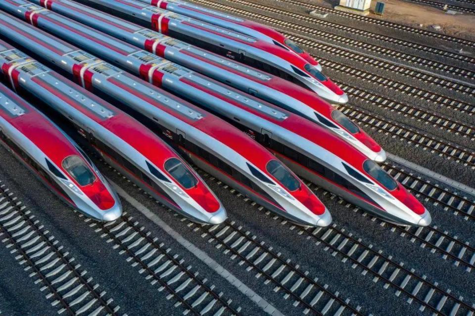 ?雅萬(wàn)高鐵動(dòng)車組。中國(guó)中車供圖。