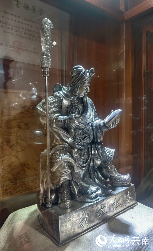 5寸發(fā)標制作的關公像。人民網(wǎng)記者 符皓攝