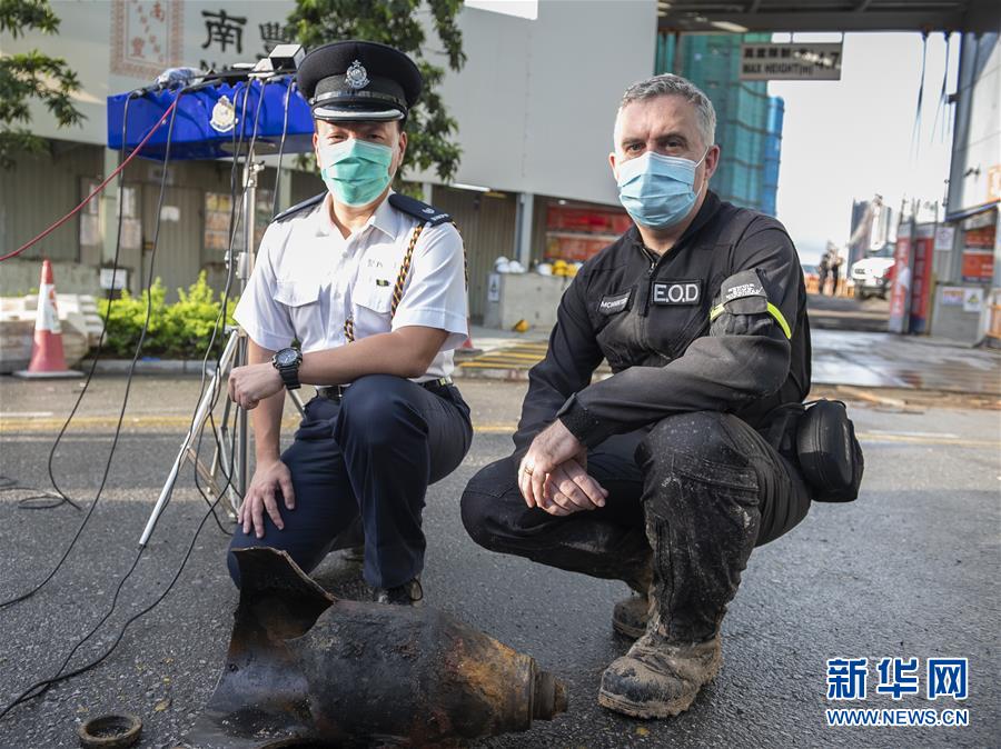 (港澳臺(tái)·香港故事·圖文互動(dòng))(3)用手觸摸二戰(zhàn)炸彈的人——訪香港警方拆彈專家